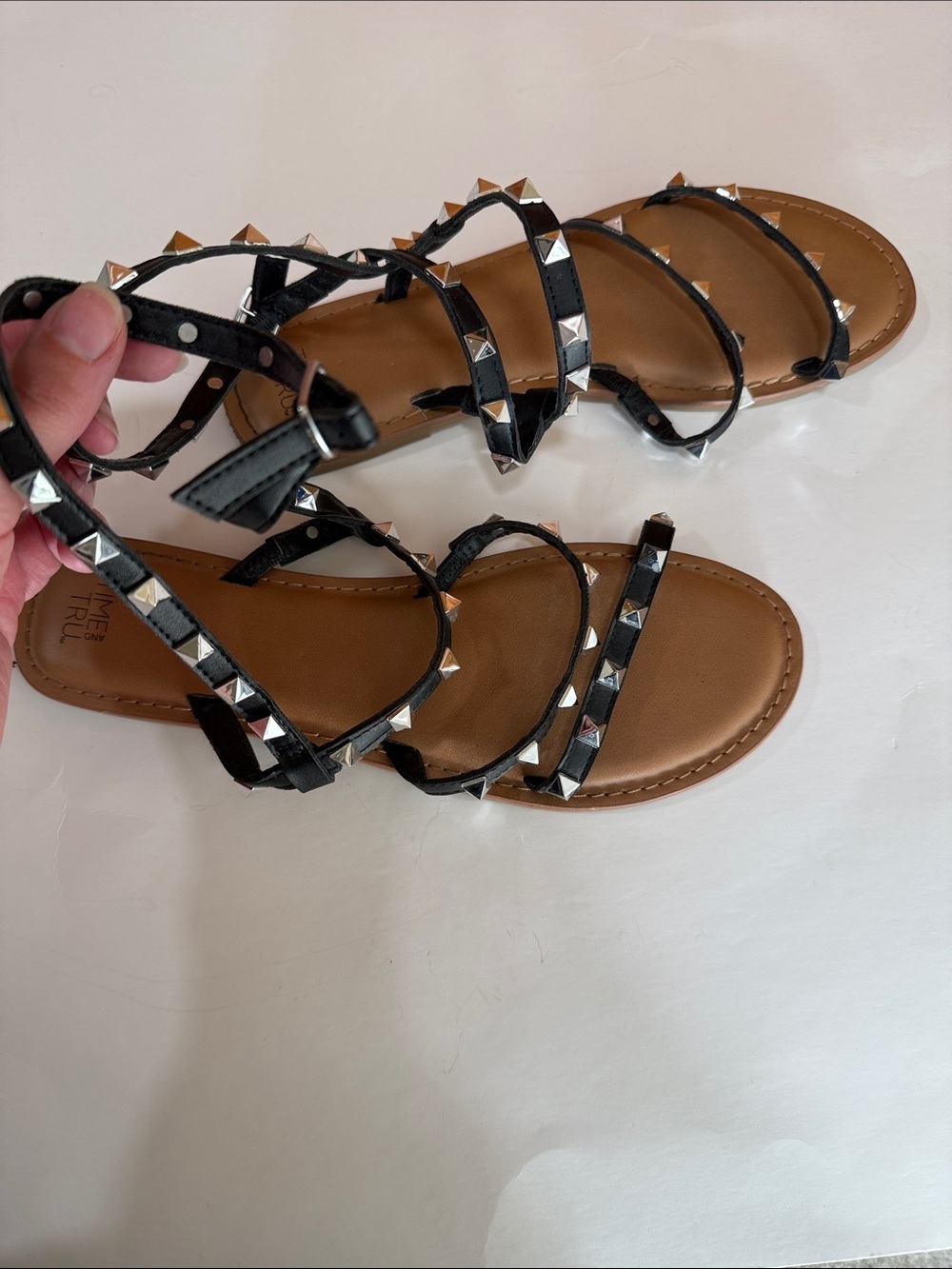 Time and Tru Silver Studded Black Strappy Flat Gladiator Sandals size 8